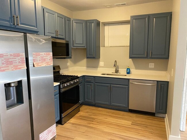 Primary Photo - 7012 S Dorchester Ave