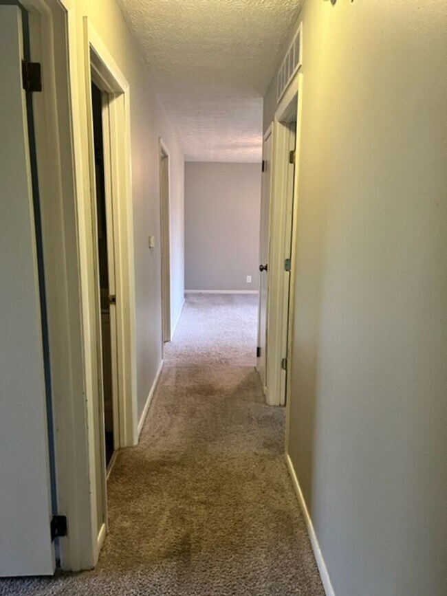 Building Photo - 4405 W Wagonwheel Trail