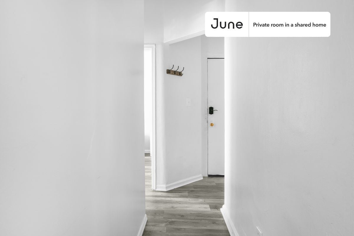 Building Photo - Room in Shared 3 bed/1 bath home