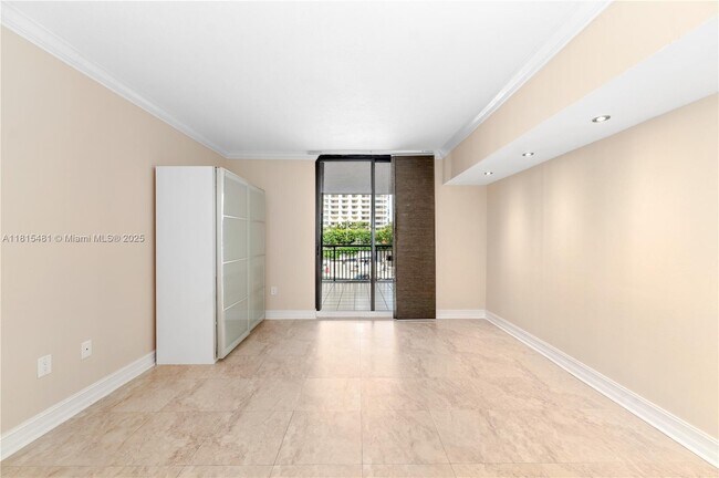 Building Photo - 540 Brickell Key Dr