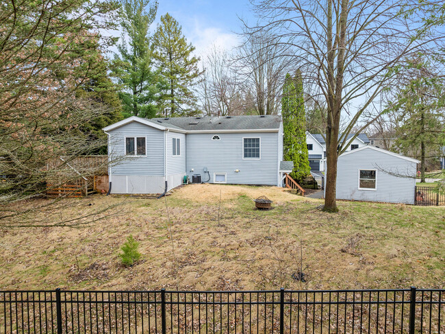 Building Photo - 438 Sylvan Dr