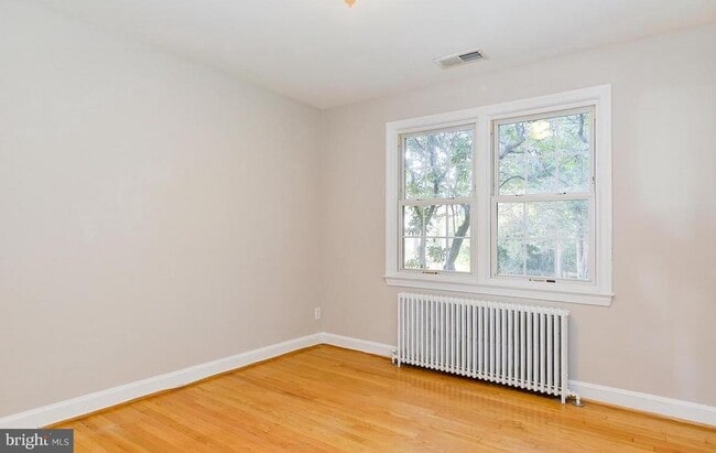 Building Photo - 10613 Brunswick Ave