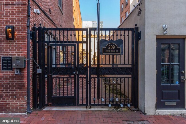 Building Photo - 209 N 3rd St
