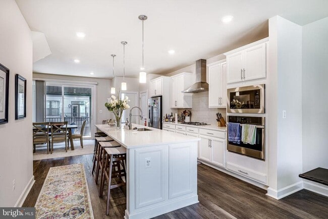 Building Photo - 2335 Water Promenade Ave