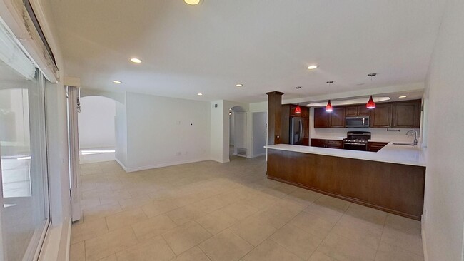 Building Photo - **Move-in Special!** Luxurious 4 Bed 3 Bat...