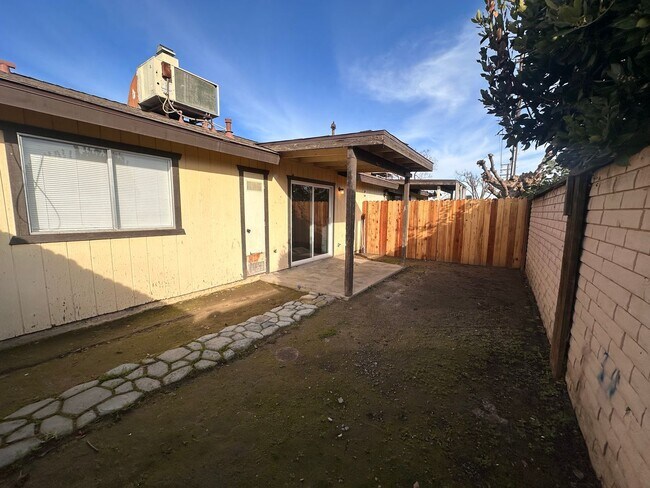 Building Photo - 4396