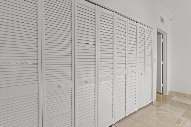 Building Photo - 703 Crandon Blvd