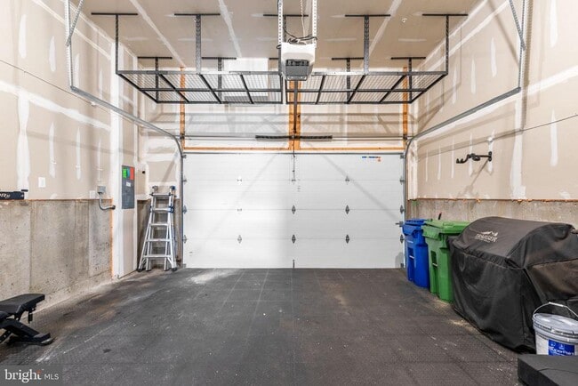 Building Photo - 921 Grundy St