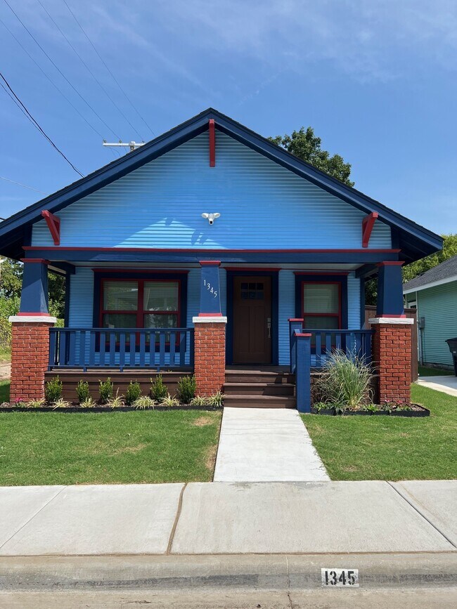 Building Photo - 1347 E Haskell St