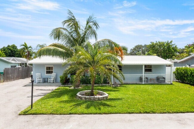 Building Photo - 19165 SE Homewood Ave