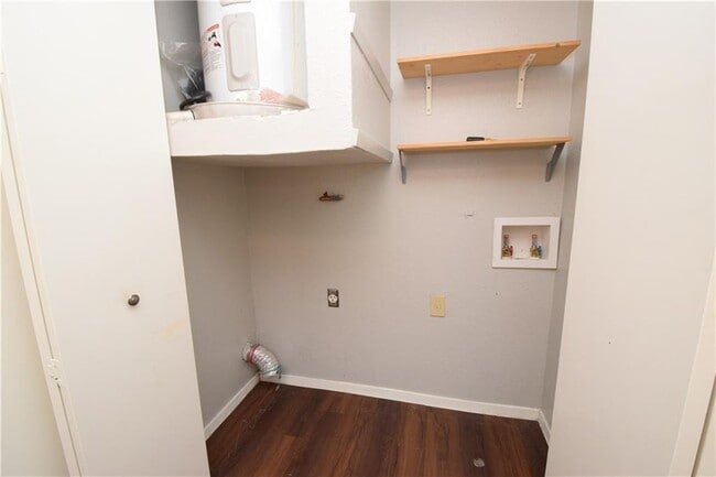 Building Photo - 10811 Lanshire Dr