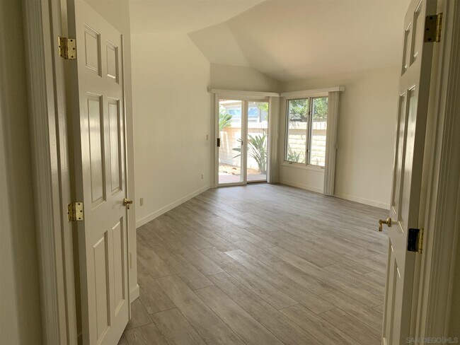 Building Photo - 1437 Caminito Halago