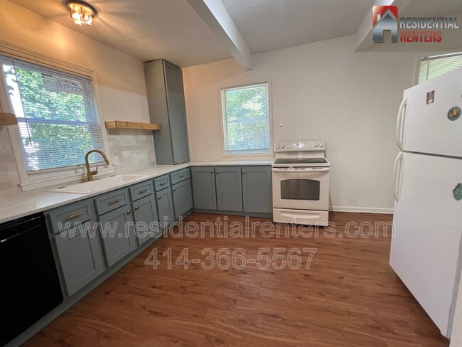 Building Photo - 3027 N 2nd St