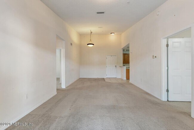 Building Photo - 8201 Green Parrot Rd