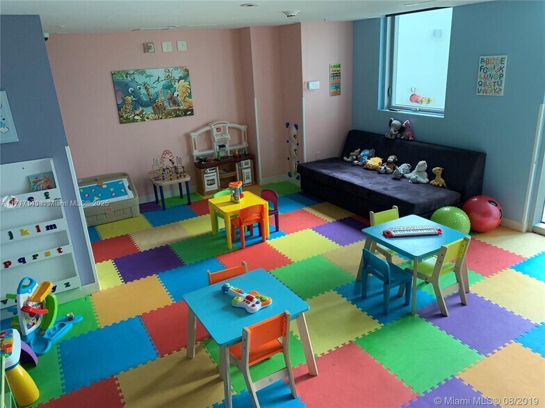 Building Photo - 92 SW 3rd St