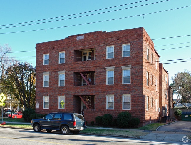 Building Photo - Maury Court