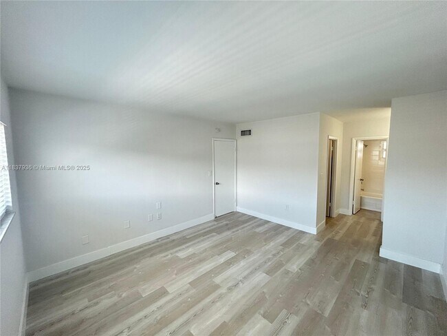 Building Photo - 3626 NE 168th St