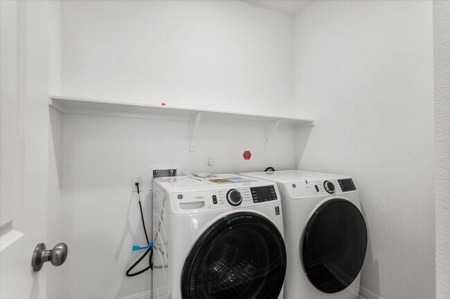 Building Photo - 13916 Ausarina Trce