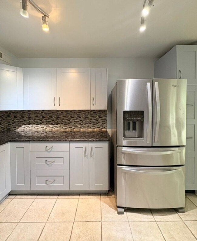 Building Photo - 9714 Admiralty Dr