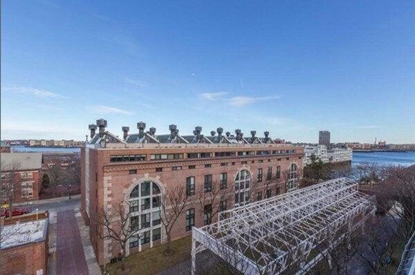 Building Photo - 42 8th St