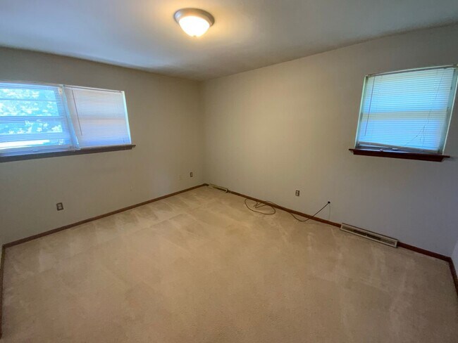 Building Photo - 4208-4210 Rollins Rd