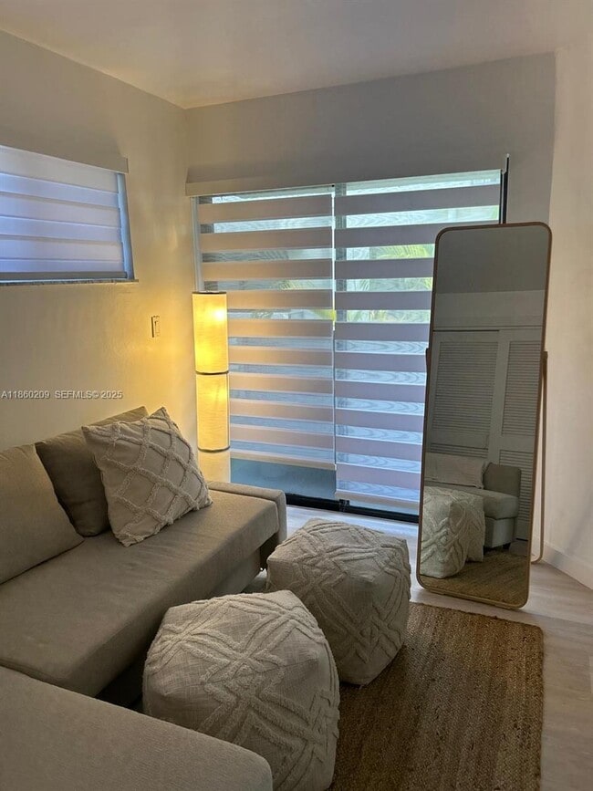 Building Photo - 3036 SW 27th Ave