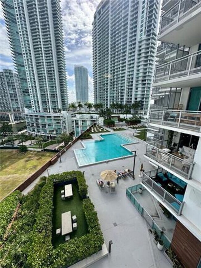 Building Photo - 350 S Miami Ave