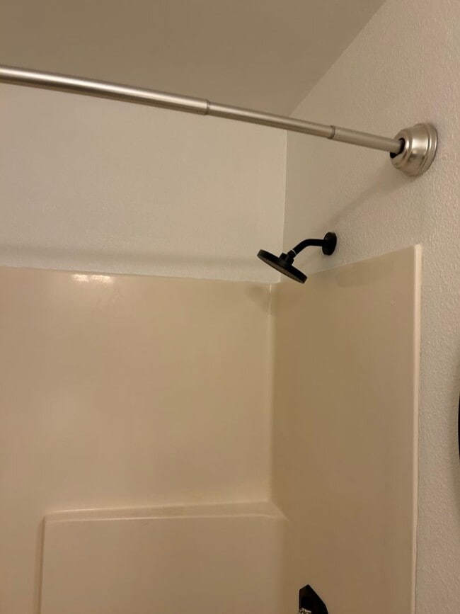 Building Photo - Beautiful upstairs condo with garage!