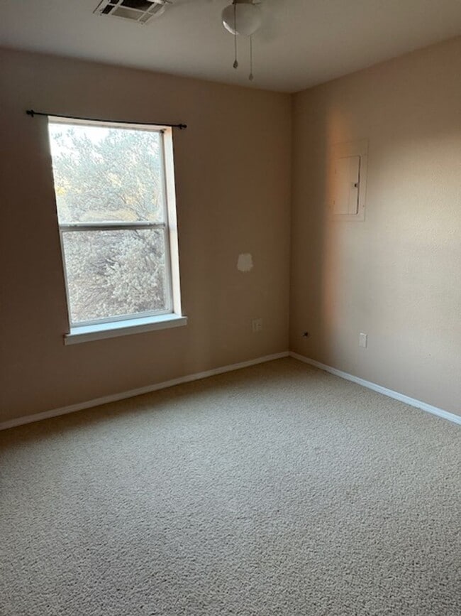 Building Photo - Close to Holloman AFB