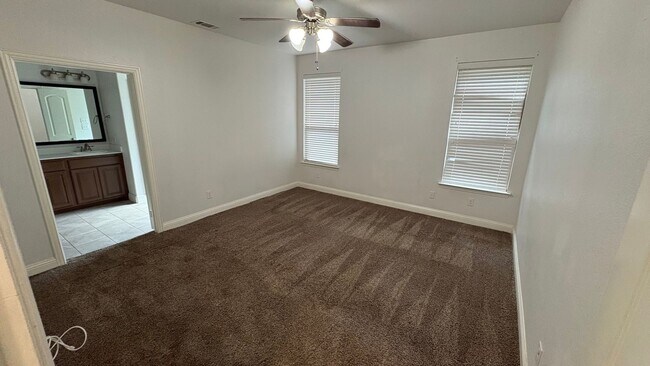 Building Photo - 610 Alderwood Ct