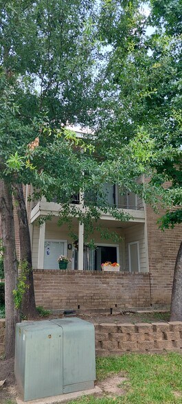 Large shaded private balcony - 3500 Tangle Brush Dr