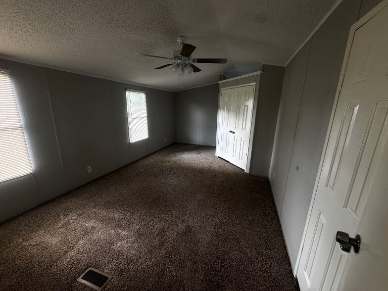 Building Photo - 141 Fox Meadow Dr