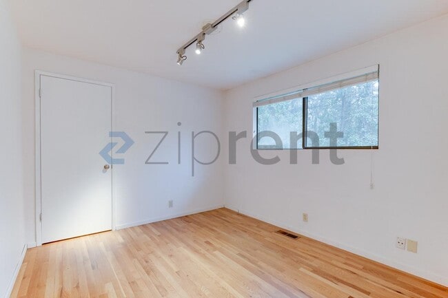 Building Photo - 1614 NE 199th Ct