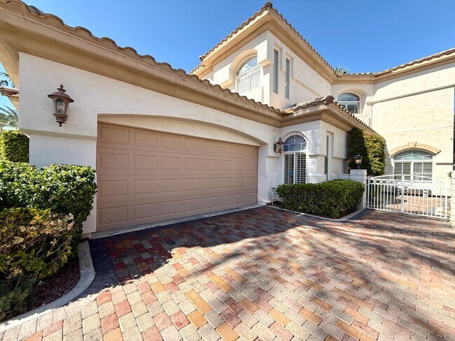 Building Photo - Grand 3 bedroom home with lake and golf course views located in Resort Villas ready to be your pa...