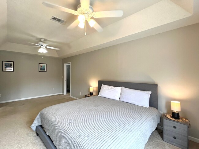 Building Photo - 30 Bay Walk Ct