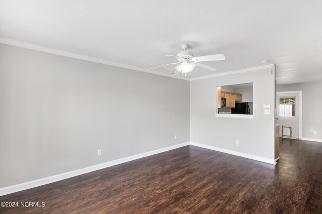 Building Photo - 404 Springwood Dr