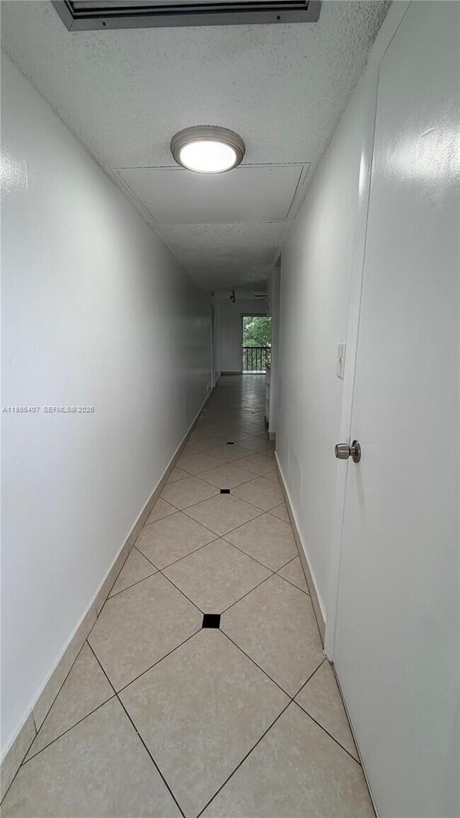 Building Photo - 7910 N Colony Cir