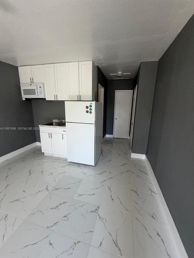 Building Photo - 16200 NE 19th Pl