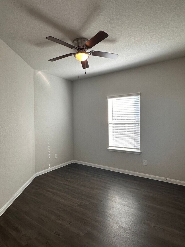 Building Photo - 604-606 Grayson Ln