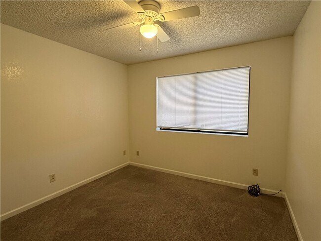 Building Photo - 883 Los Flores St