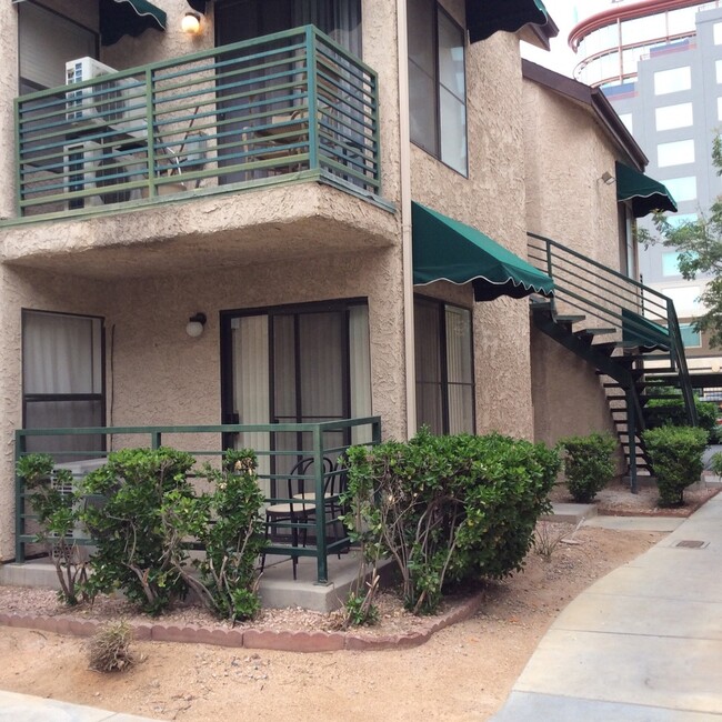 Building Photo - CENTRAL - GATED WITH POOL AREA