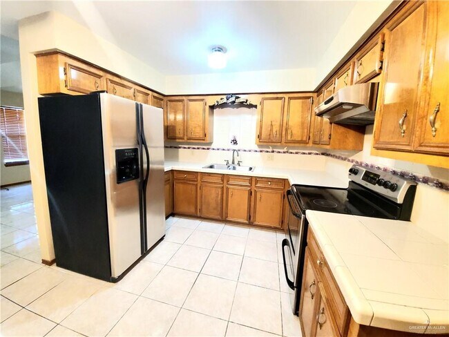 Building Photo - 512 N 32nd Ln