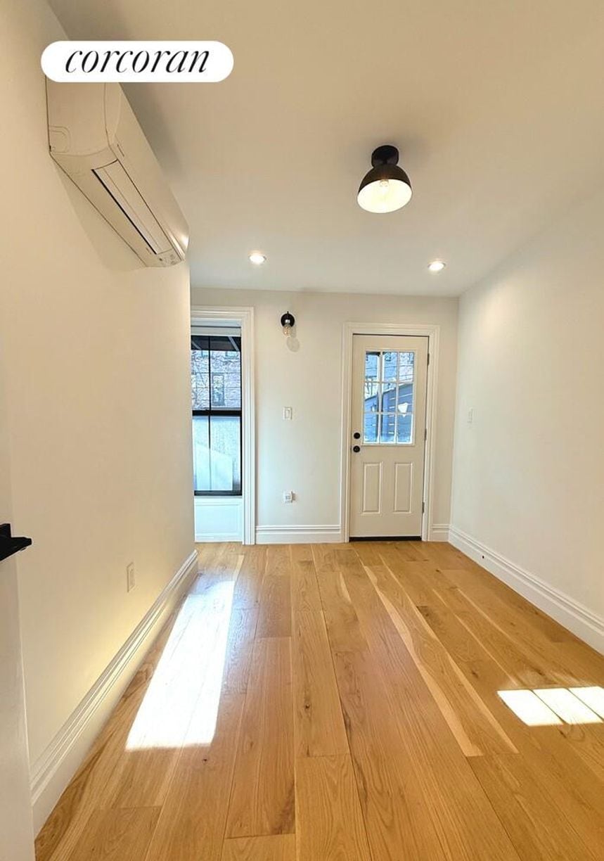 Building Photo - 938 Putnam Ave