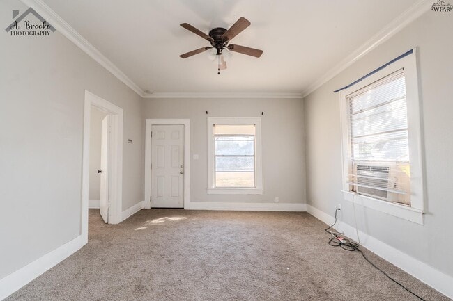 Building Photo - 603 E 4th St