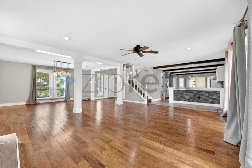 Building Photo - 3817 Dutton Dr