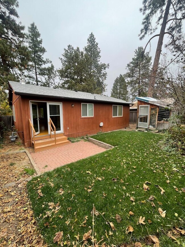 Building Photo - NW BEND Bungalow