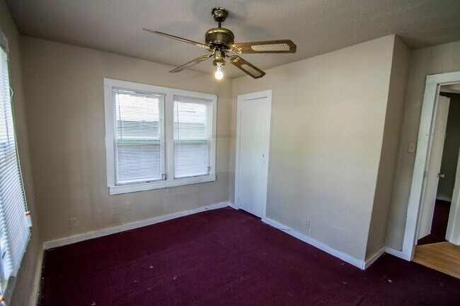 Building Photo - 414 Rotary