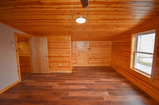 Building Photo - RTSA25-27