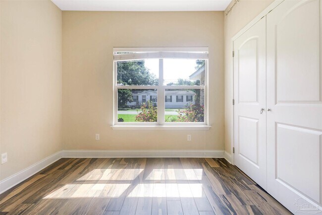 Building Photo - 305 Friar Tuck Rd