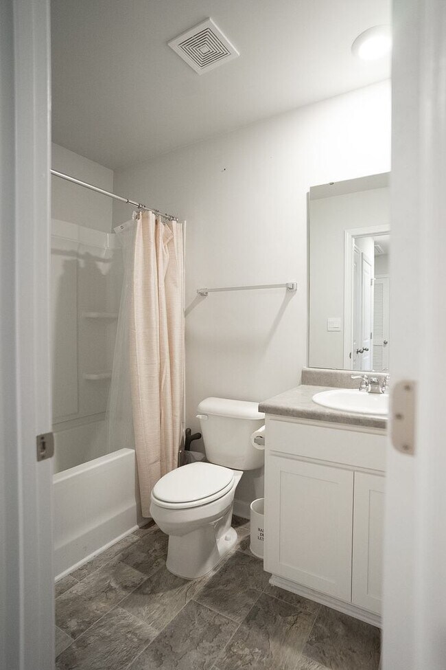 Building Photo - 950 Quaint Parish Cir
